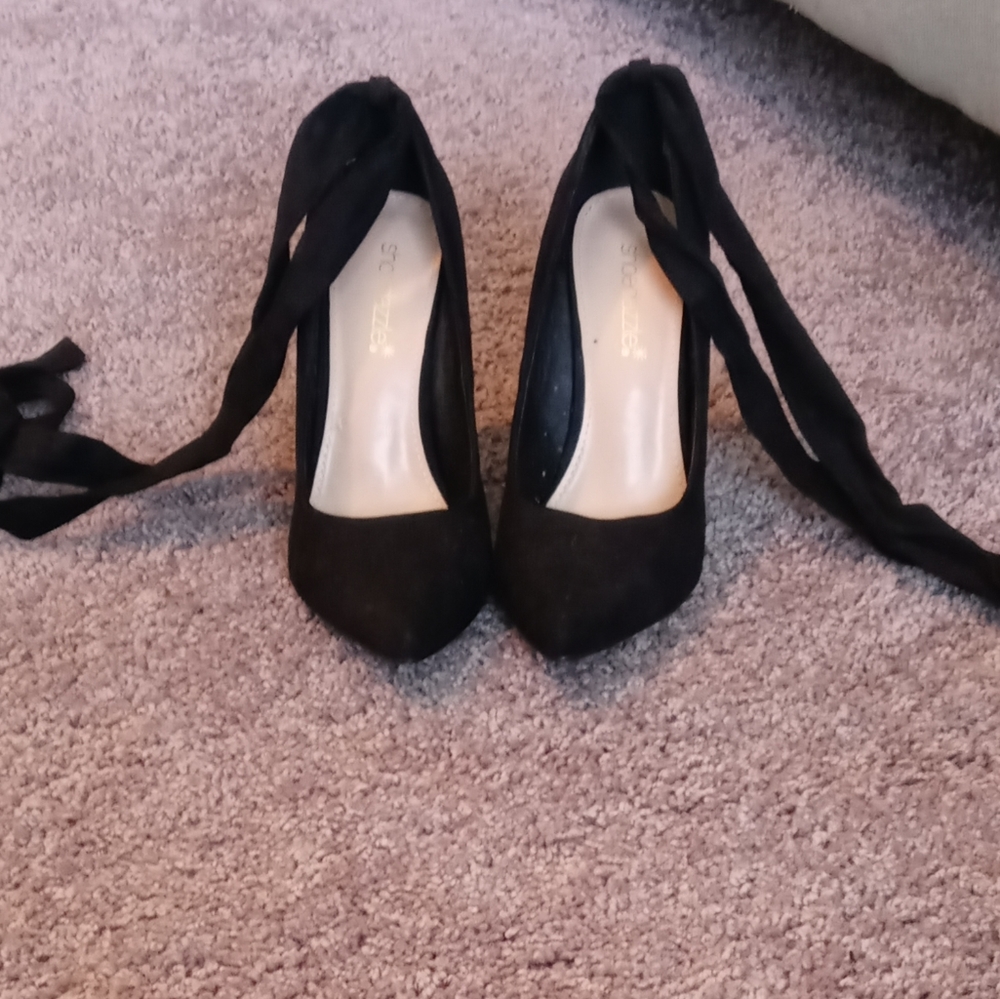 (SOLD) Black Tie Up Heels